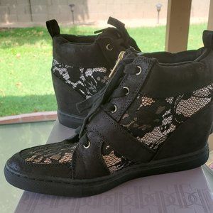 Jennifer Lopez sneaker wedge